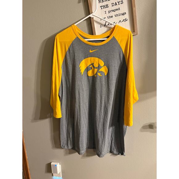 Nike Tops - Nike Women’s Iowa Hawkeyes XXL 3/4 Sleeve Tshirt